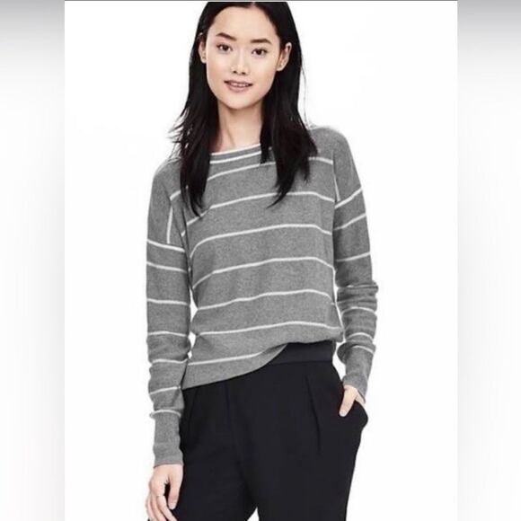 LIKE NEW! Banana Republic Gray Stripe Filpucci Italian Yarn Sweater size Small - Picture 2 of 6